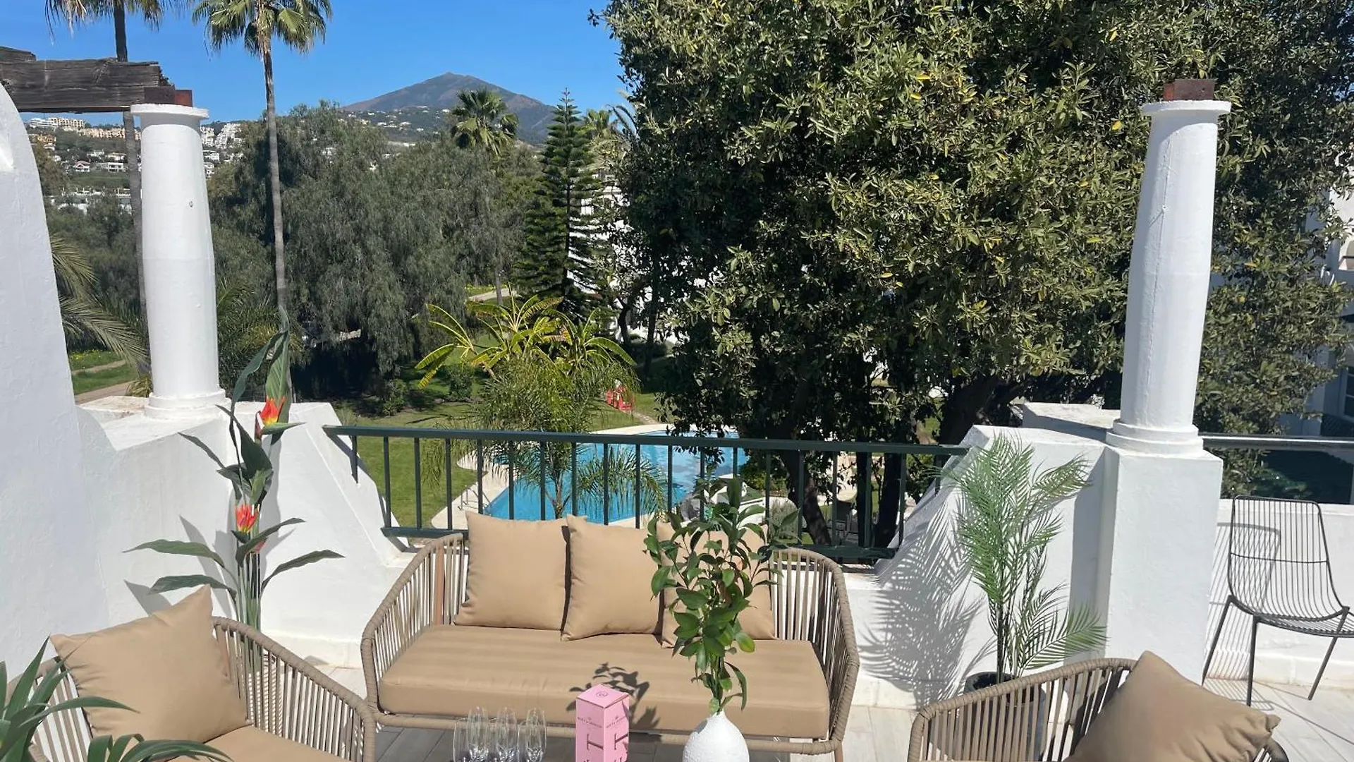 Apartament Modern Penthouse In Marbella With Pool